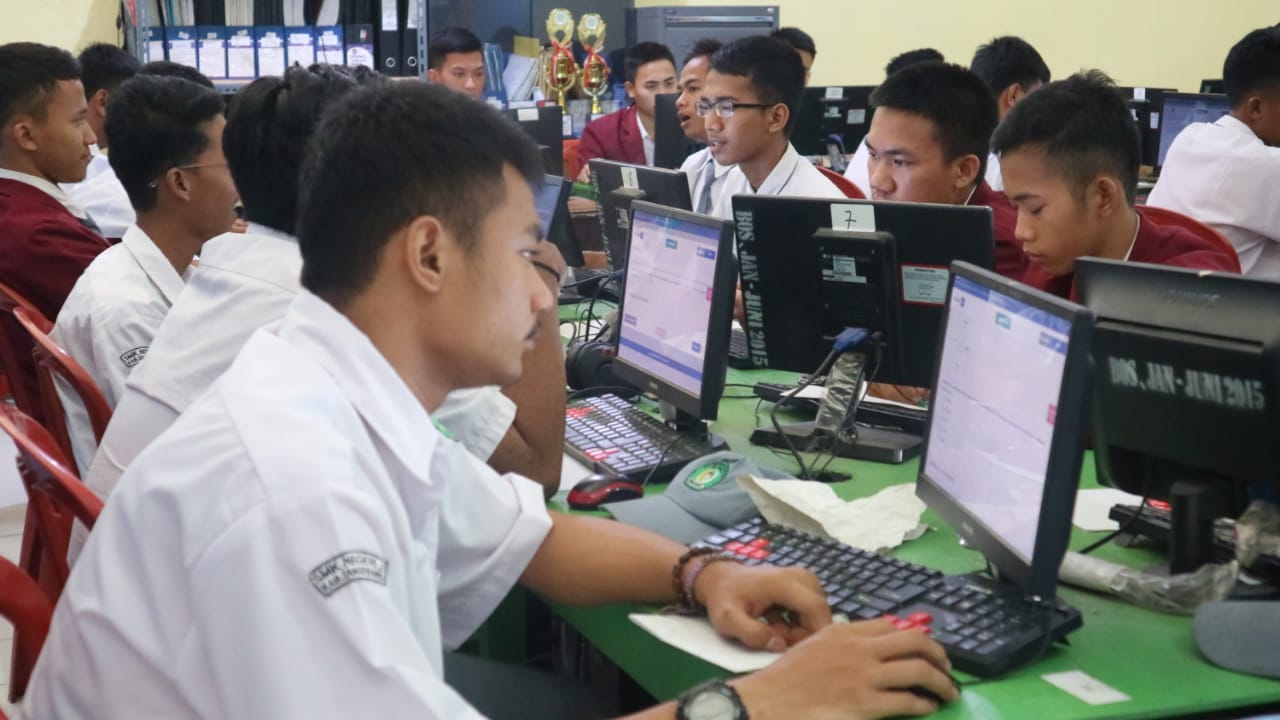 Ilustrasi/Pelaksanaan UNBK di SMKN 2 Kabupaten Tangerang.(don)