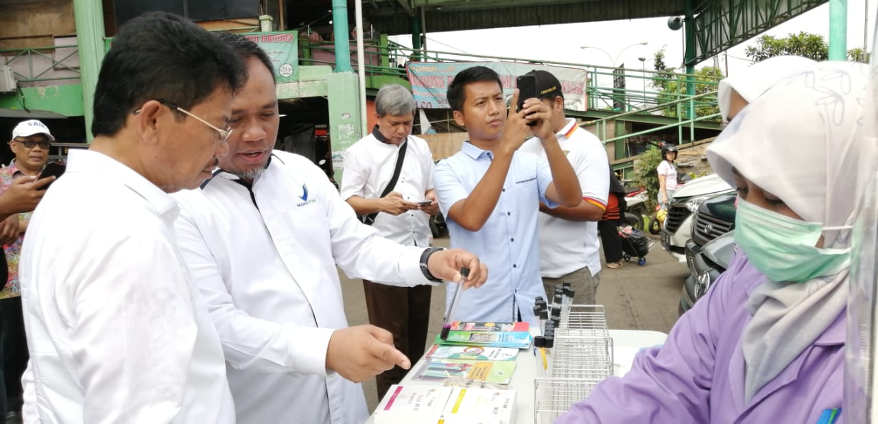 Balai POM Serang menemukan formalin dengan kandungan tinggi pada usus ayam di Pasar Anyar Tangerang.(aul)