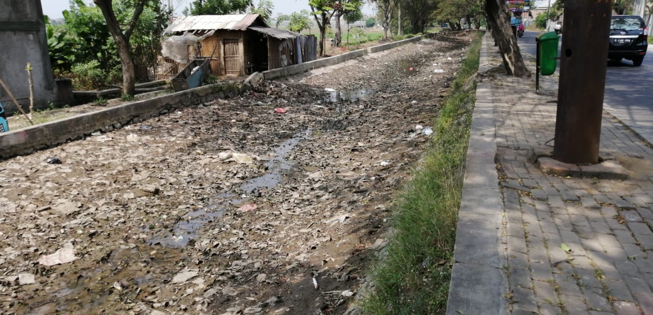 Air Kali Kering, Warga Kampung Melayu Kebingungan Penuhi Kebutuhan MCK