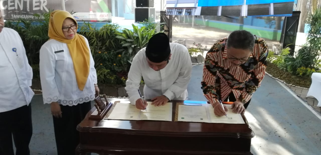 Wali Kota Tangerang Arief R. Wismansyah tanda tangani kerja sama antara Pemkot Tangerang dan Universitas Islam Syekh Yusuf (UNIS) terkait Tangerang Cerdas Center (TCC).(aul)