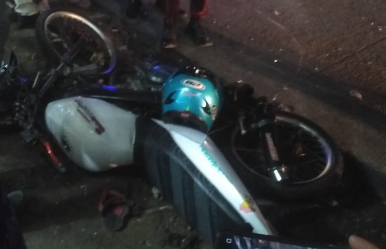 Yamaha Vixion setelah ditabrak bus Murni Jaya di ruas Jalan Labuan-Pandeglang.(aep)