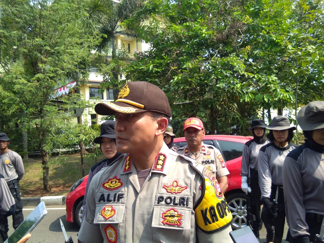 Kapolresta Tangerang Kombes Pol Sabilul Alif memerintahkan anggotanya untuk melakukan razia senapan angin pasca penembakan seekor anjing di Citra Raya.(don)