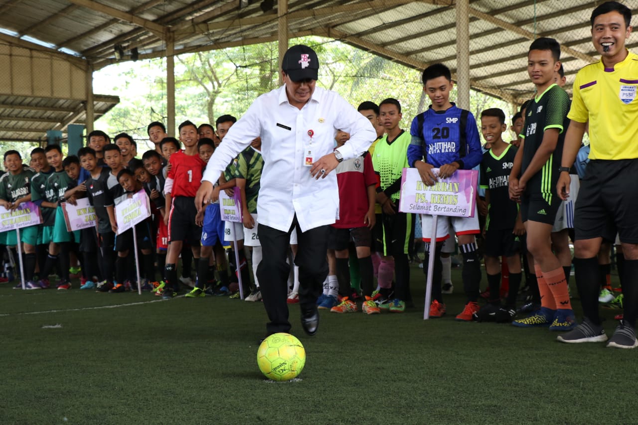 Maesyal Rasyid buka turnamen futsal dalam rangka memeriahkan Hari Jadi Pramuka ke-58.(don)