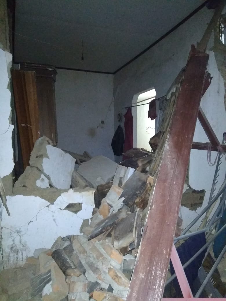 Kondisi kerusakan salah satu rumah di Mandalawangi setelah diguncang gempa.(aep)