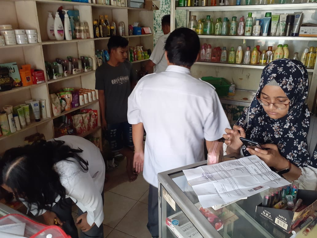 Sidak, BPOM Kabupaten Tangerang mendapati belasan item kosmetik tanpa izin edar.(aul)