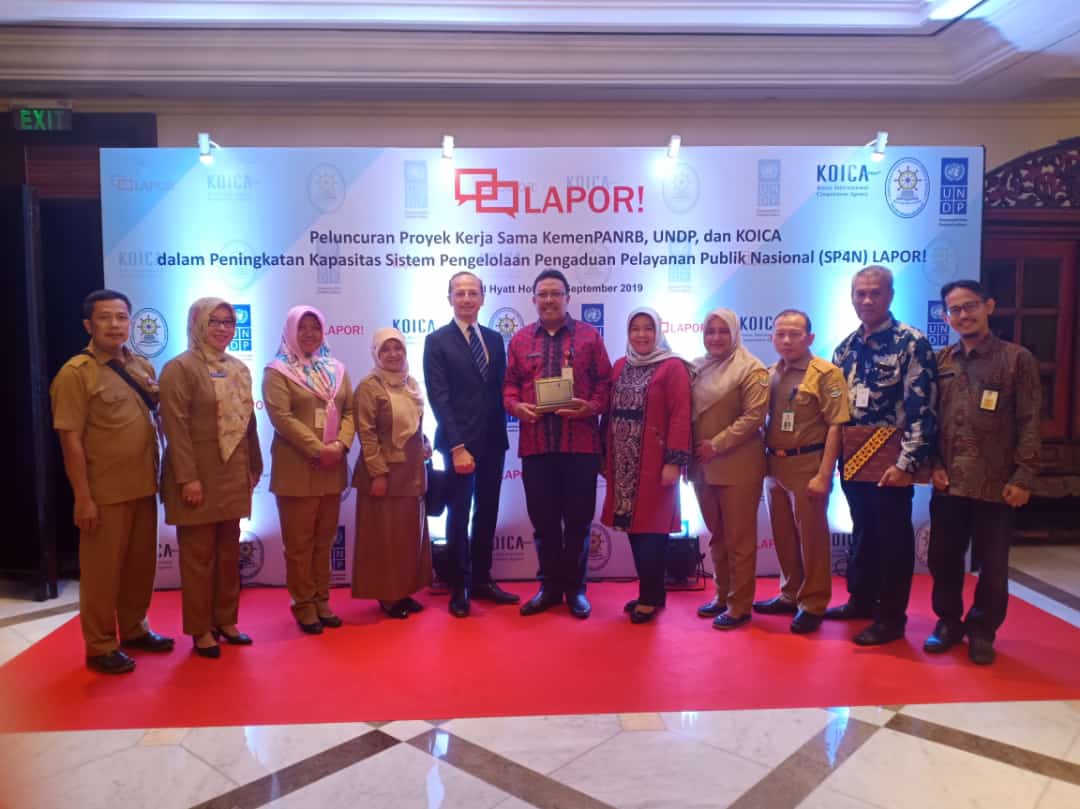Kabupaten Tangerang menjadi salah satu daerah yang ditetapkan sebagai percontohan Sistem Pengelolaan Pengaduan Pelayanan Publik Nasional Layanan Aspirasi Pelaporan Online Rakyat (SP4N-LAPOR!).