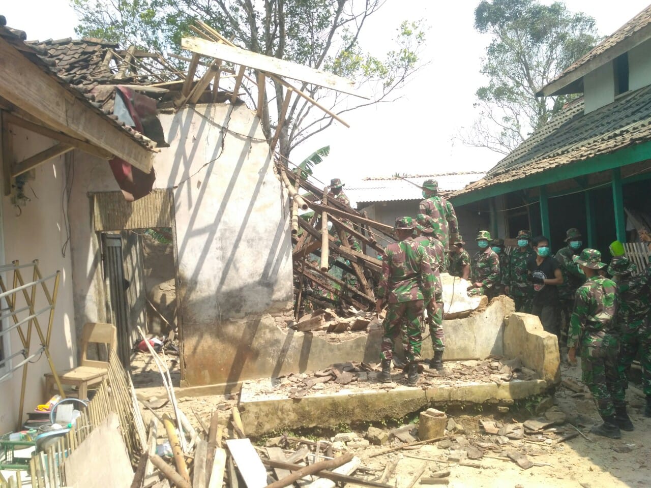 Kondisi rumah di Pandeglang yang hancur akibat gempa bermagnitudo 6,9.(aep)