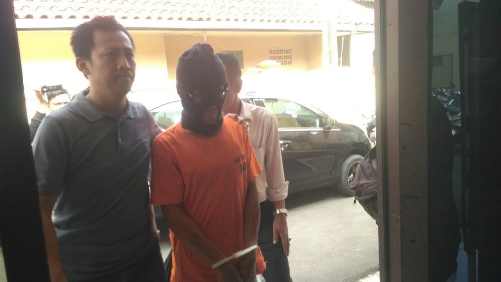 WS harus berurusan dengan pihak kepolisian. Wartawan salah satu media online ini diduga memeras seorang TKSK.(aep)