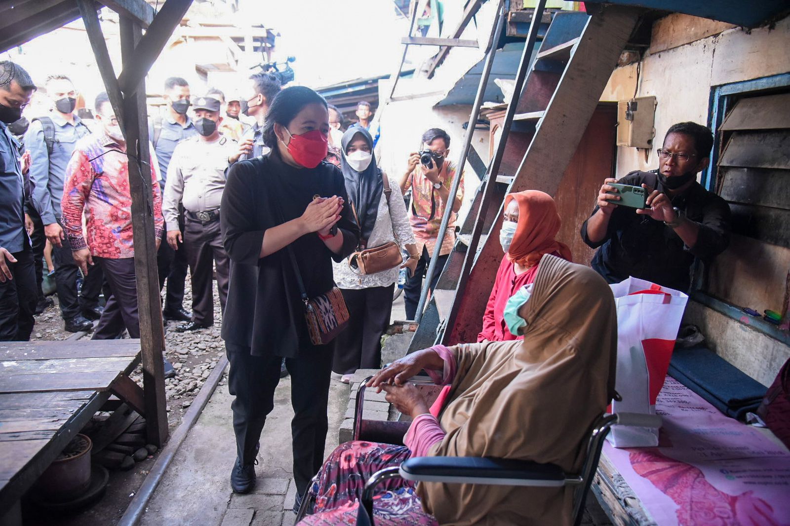 Ketua DPR RI Blusukan di Kampung Padat Penduduk Surabaya