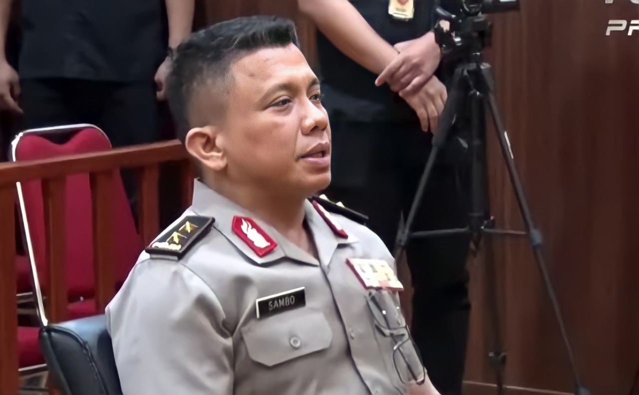 Tanpa Baju Tahanan, Sidang Etik Eks Kadiv Propam Digelar Tertutup