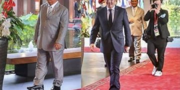 Prabowo Subianto tidak meninjak karpet merah saat Presiden Prancis Emmanuel Macron melewatinya