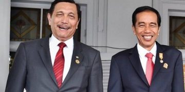 Luhut Binsar Pandjaitan bersama Presiden Jokowi