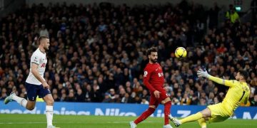 Mohammed Saleh Bobol Dua Gol Gawang Tottenham
