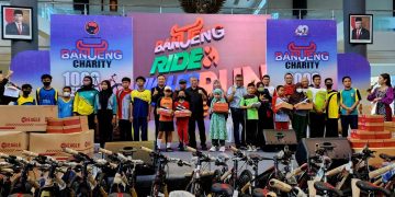 Charity Banteng Ride and Night Run 2022, Hasto Serahkan 1000 Sepeda dan 2000 Pasang Sepatu