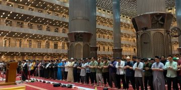 Gelar Salat Gerhana Masjid Istiqlal Dipadati Warga