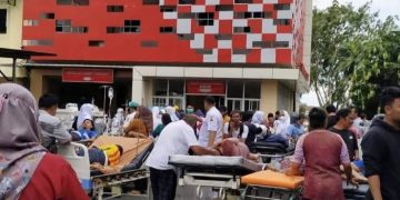 Pasien RSUD Cianjur di evakuasi keluar saat terjadi gempa