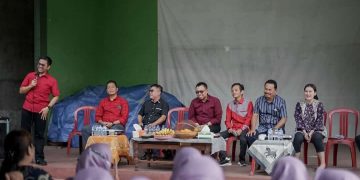 Marinus Gea Serahkan Bantuan Armada Pengangkut Sampah