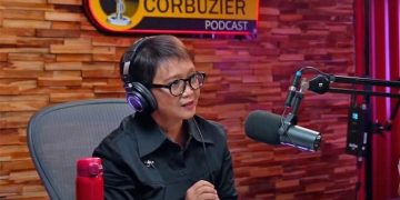 retno marsudi dalam podcast Deddy (youtube DeddyCorbuzier/tangkapan layar)