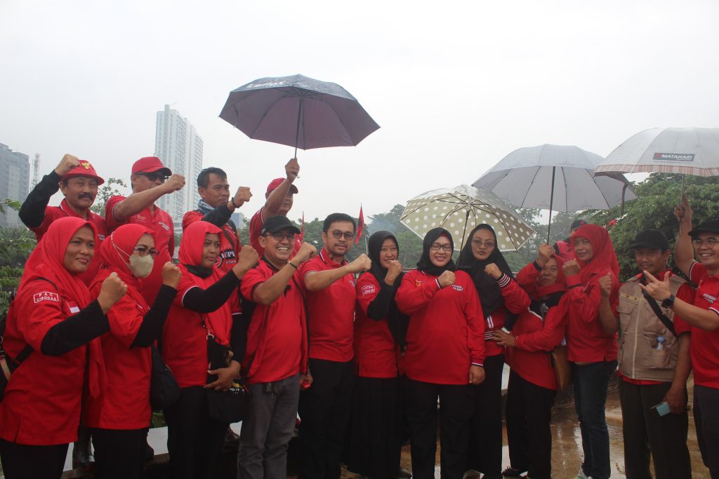 PDIP Banten saat melakukan penanaman pohon (Dok. PDIP Banten)