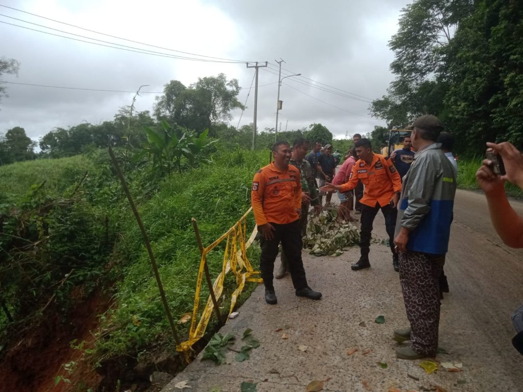 Jalan Amblas di Kabupaten Pandeglang