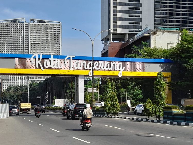 Foto Ilustrasi Gapura Batas Kota Tangerang