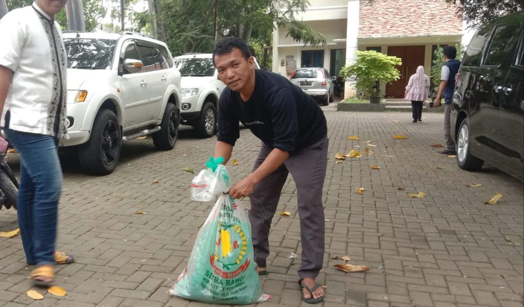 Foto : Ular Kobra yang berada di dalam karung, Rabu (25/1/2023). (My)