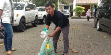 Foto : Ular Kobra yang berada di dalam karung, Rabu (25/1/2023). (My)