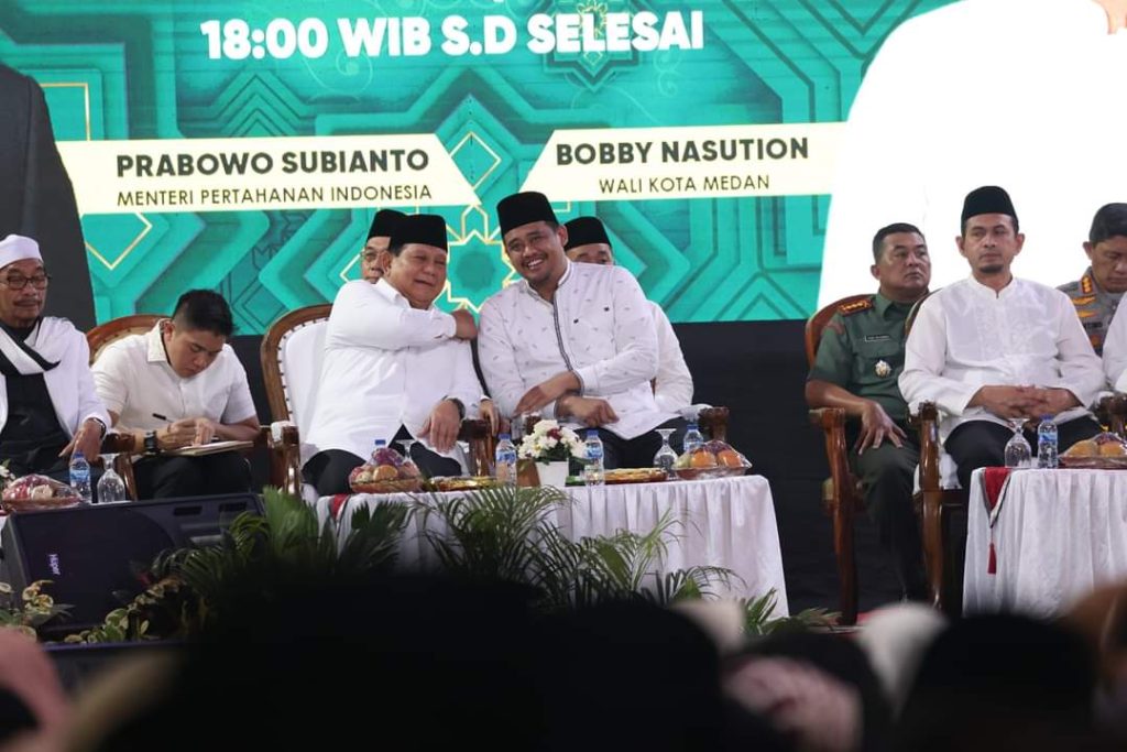Prabowo Subianto dan Bobby Nasution saat hadiri doa besama di Medan (DOk. Facebook Prabowo Subianto)