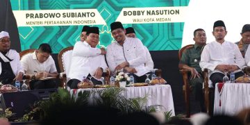 Prabowo Subianto dan Bobby Nasution saat hadiri doa besama di Medan (DOk. Facebook Prabowo Subianto)