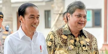 Presiden Jokowi dan Airlaanga Hartarto saat hadiri Rakornas PC PEN (Dok. FB Golkar)