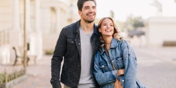 Ilustrasi pasangan zodiak yang berbahagia (dok. freepik)