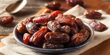 Makan kurma menu sahur (Dok Halodoc)