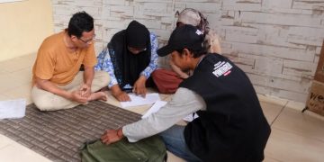 Petugas Pantarlih di Lebak menyambangi warga untuk melakukan Coklit Pemilu 2024.(Def)