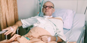 Papa Gamor saat menjalani perawatan (Foto : Instagram @adlnlaura)