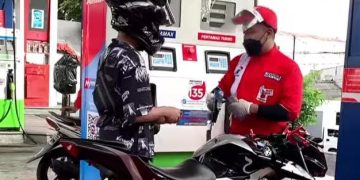 Pengisian Bahan Bakar Minyak (Instagram/@_erick.prasetyo)