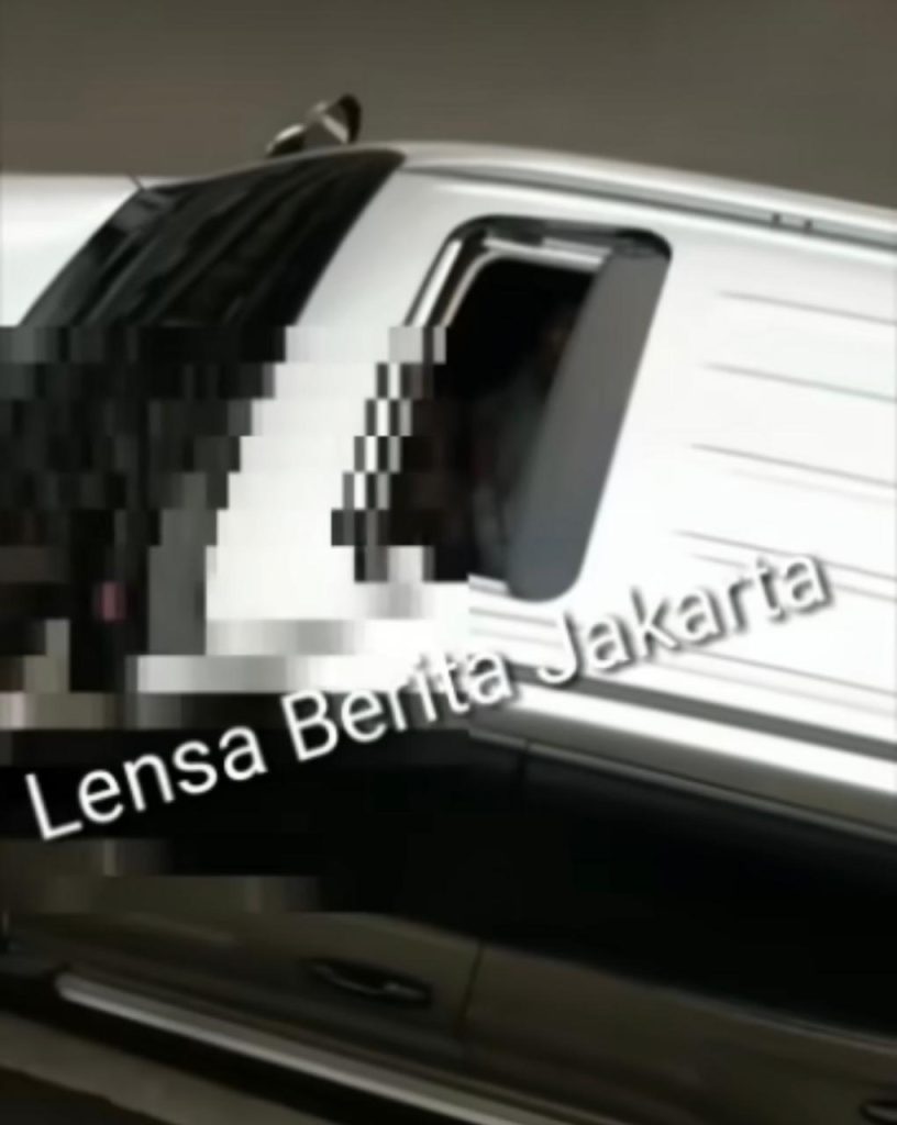 pengendara pajero Onani dibawah JPO Setiabudi (Instagram/@lensa_berita_jakarta)