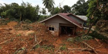penampakan rumah tertimbun tanah longsor Natuna (Instagram/@putradar