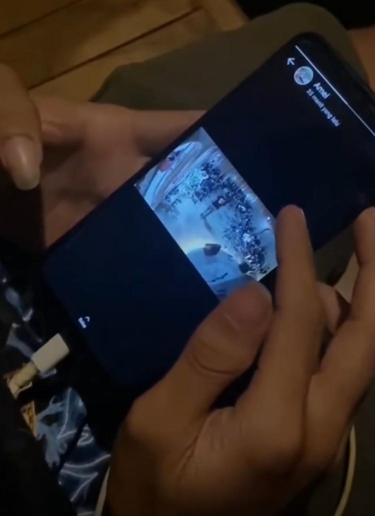 handphone mati total atau hang setelah memutar video CCTV (Instagram/@indozonetech)