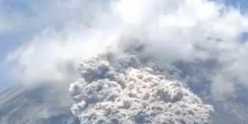 Gunun Merapi kembali Erupsi Awan Panas Guguran (Instagram/@hasanalfatih.id)