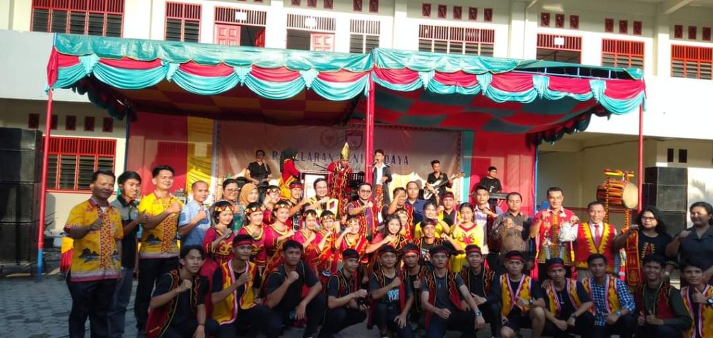 Marinus Gea hadiri kegiatan pagelaran seni budaya di Universitas Nias (Foto: Facebook @Uiversitas Nias)