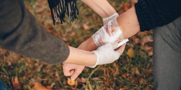 puluhan siswa SMP lukai lengan sendiri demi konten Tiktok (freepik)