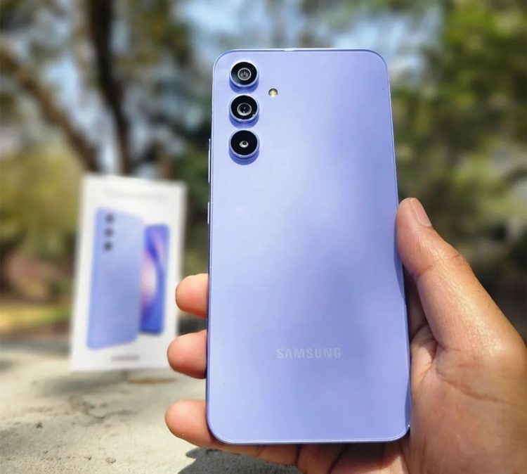 Samsung A54 5G (Instagram/@gizbot.official)