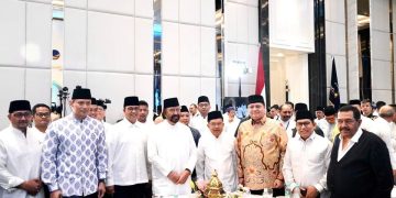 Airlangga hartarto dan tokoh lainnya saat buka puasa di Partai NasDem (Foto Facebook @Partai Golkar)
