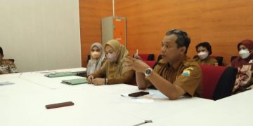 Direktur RSUD dr Adjidarmo, dr Budhi Mulyanto saat Rapat Dengar Pendapat (RDP) dengan DPRD terkait kekosongan obat hingga dikeluhkan pasien.(Def)