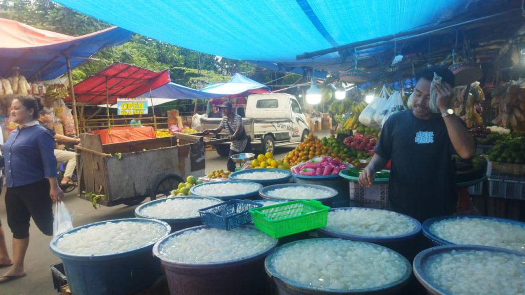 Pedagang Kolang Kaling di Pasar Anyar (My)