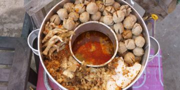 Sup Tofu Bola Ayam (iStockphoto)