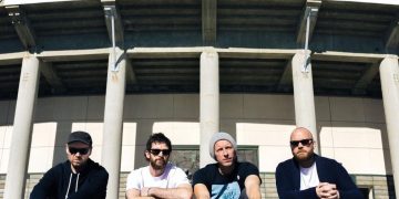 Band asal inggris coldplay ( postingan instagram @clodplay )