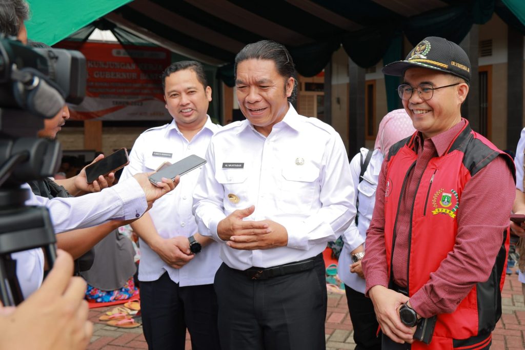 Al Muktabar usai menyerahkan bantuan di Kota Tangerang.(ist)