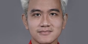 Putra bungsu Presiden Joko Widodo, Kaesang Pangarep berkelakar mengedit rambut sang kakak sekaligus walikota Solo, Gibran Rakabuming Raka