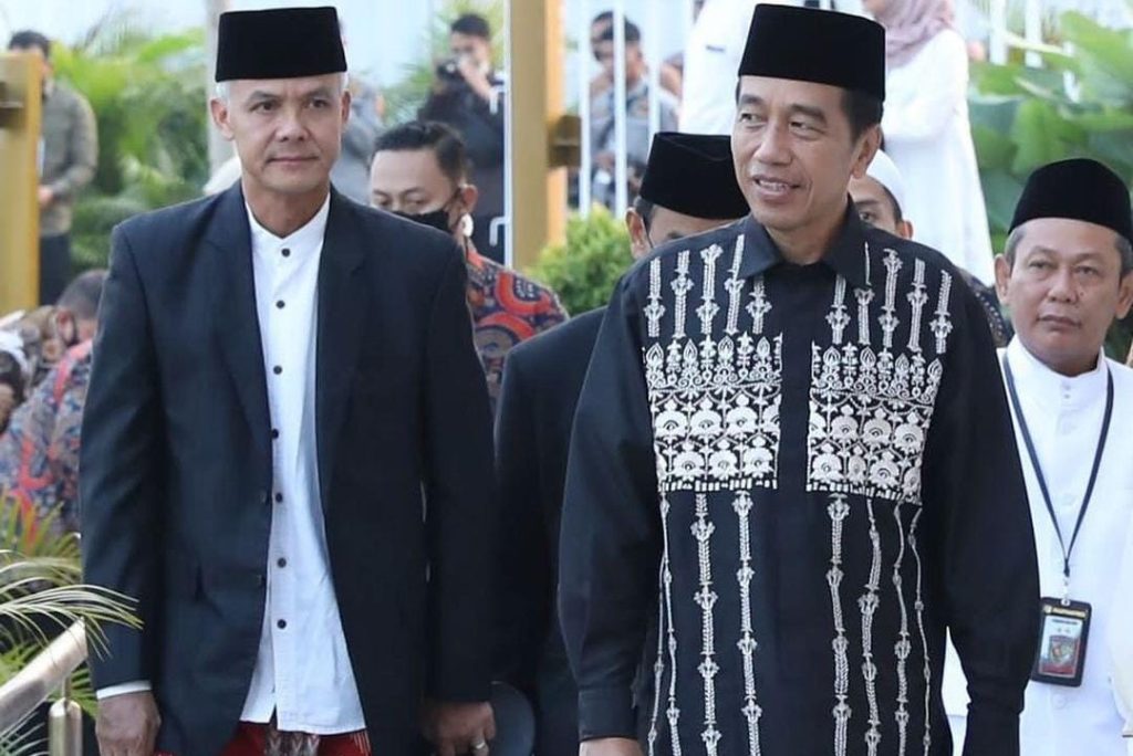 Ganjar dan Jokowi usai salat Id di Masjid Syeikh Zayed, Kota Solo, Jawa Tengah, Sabtu, 22 April 2023. (Instagram @GanjarPranowo)